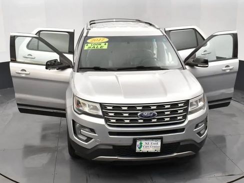 Used 2017 Ford Explorer XLT w/ Equipment Group 202A image 10