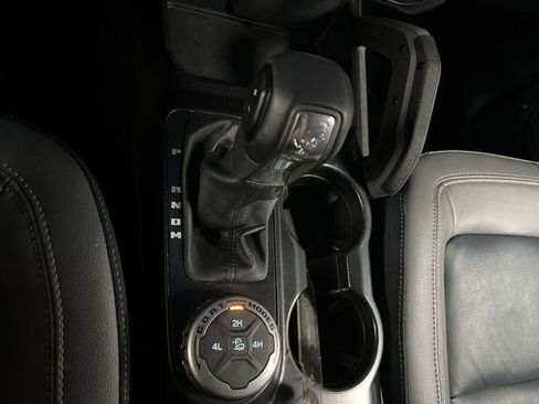Used 2024 Ford Bronco Outer Banks AWD/4WD image 16