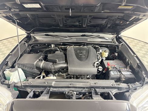 Used 2021 Toyota Tacoma TRD Sport image 38