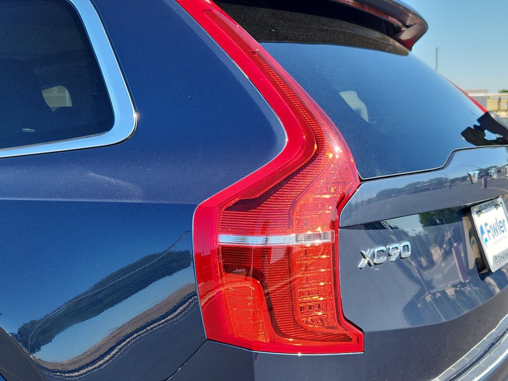 Used 2023 Volvo XC90 T8 Ultimate AWD/4WD image 12