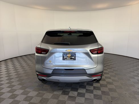 Used 2025 Chevrolet Blazer LT image 9