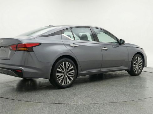 Used 2025 Nissan Altima 2.5 SV image 9