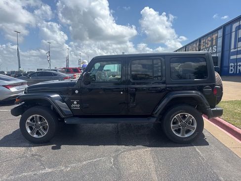 Used 2020 Jeep Wrangler Unlimited Sahara image 4