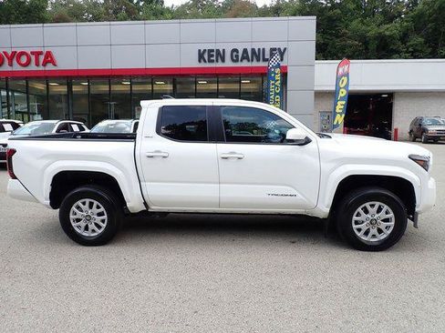 Certified 2024 Toyota Tacoma SR5 AWD/4WD image 2