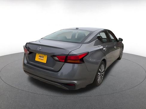 Used 2025 Nissan Altima 2.5 SV FWD image 14