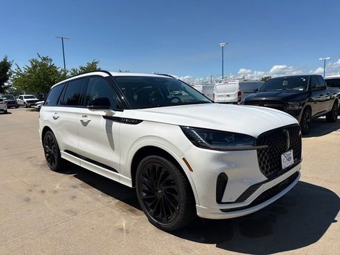 New 2026 Lincoln Aviator Reserve AWD/4WD image 3
