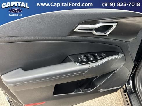 Used 2025 Kia Sportage EX w/ Premium Package FWD image 20