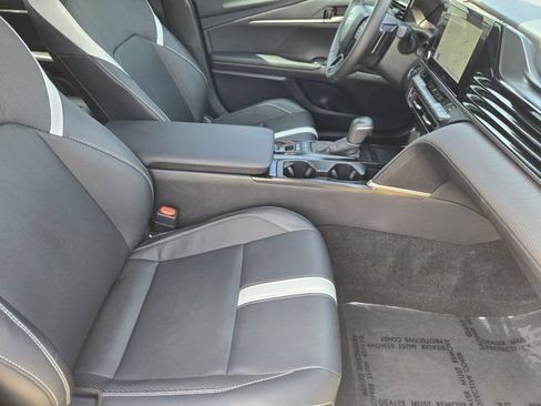 Used 2025 Toyota Camry SE FWD image 13