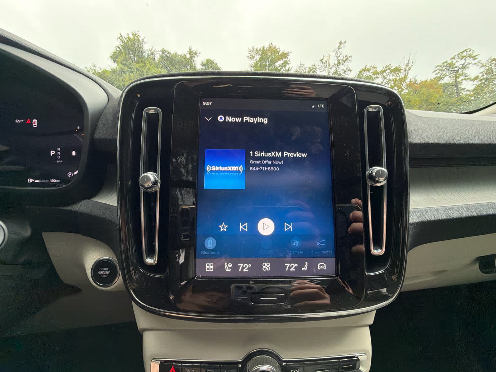 Certified 2024 Volvo XC40 B5 Ultimate w/ Protection Package Premier AWD/4WD image 32