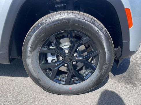 New 2026 Jeep Grand Cherokee Altitude AWD/4WD image 9