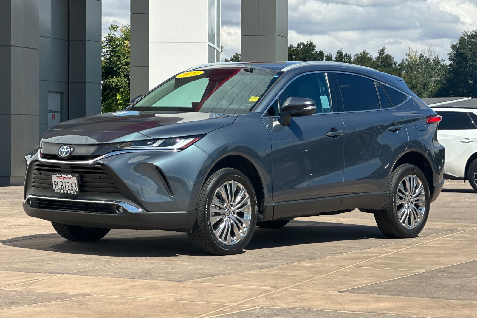 Certified 2024 Toyota Venza XLE AWD/4WD image 10