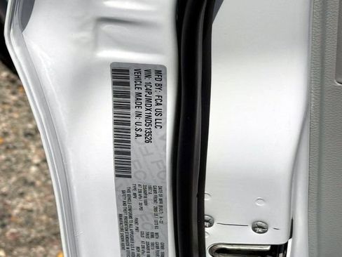 Certified 2022 Jeep Cherokee Limited AWD/4WD image 18
