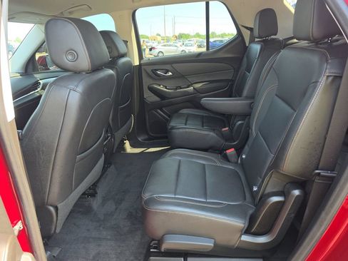 Used 2020 Chevrolet Traverse LT w/ LPO, Floor Liner Package FWD image 4