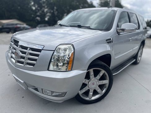 Used 2013 Cadillac Escalade Luxury AWD/4WD image 3