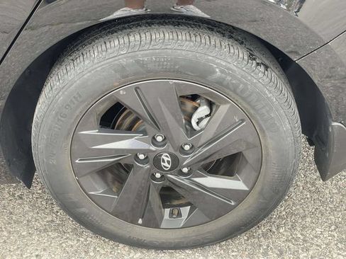 Used 2023 Hyundai Elantra SEL FWD image 7