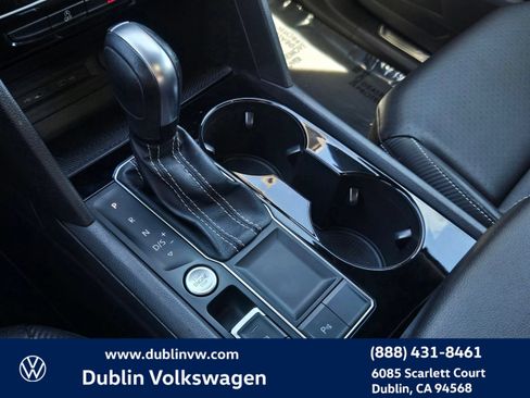 Used 2023 Volkswagen Atlas Cross Sport SE w/ Panoramic Sunroof Package FWD image 17