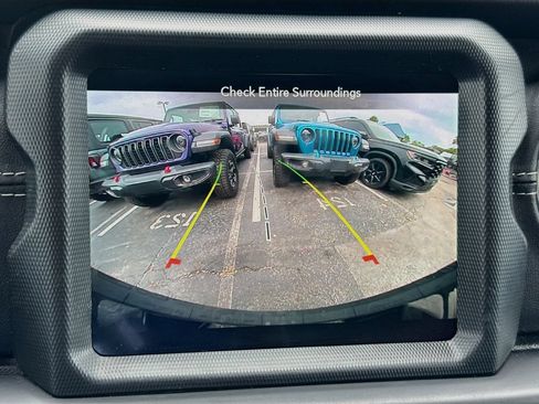 Used 2022 Jeep Wrangler Unlimited Sahara AWD/4WD image 15