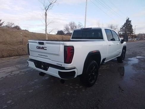 Used 2025 GMC Sierra 2500 AT4 AWD/4WD image 2