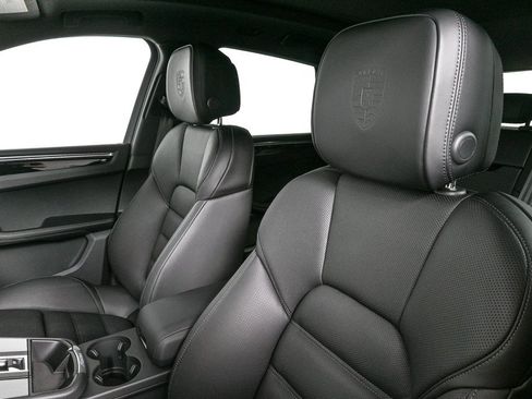 New 2025 Porsche Macan image 5