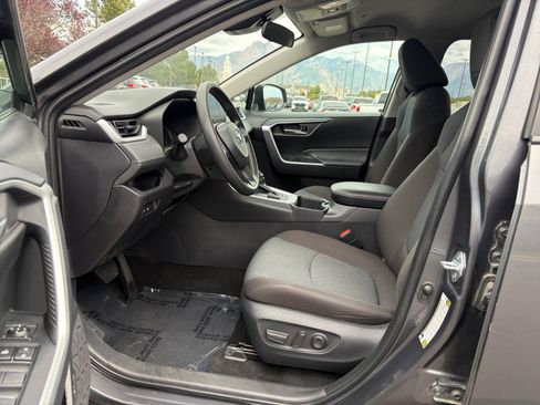 Used 2025 Toyota RAV4 XLE AWD/4WD image 11