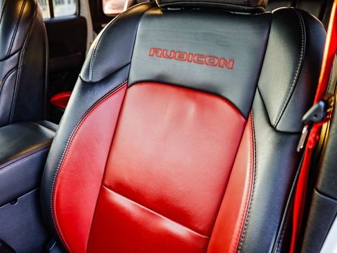 Used 2023 Jeep Wrangler Unlimited Rubicon 4xe image 30