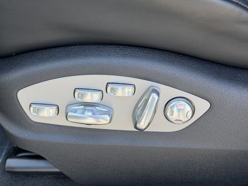 Certified 2025 Porsche Macan GTS image 24