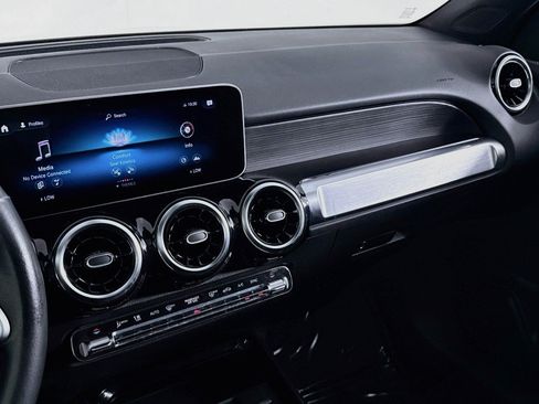 Used 2020 Mercedes-Benz GLB 250 4MATIC image 20
