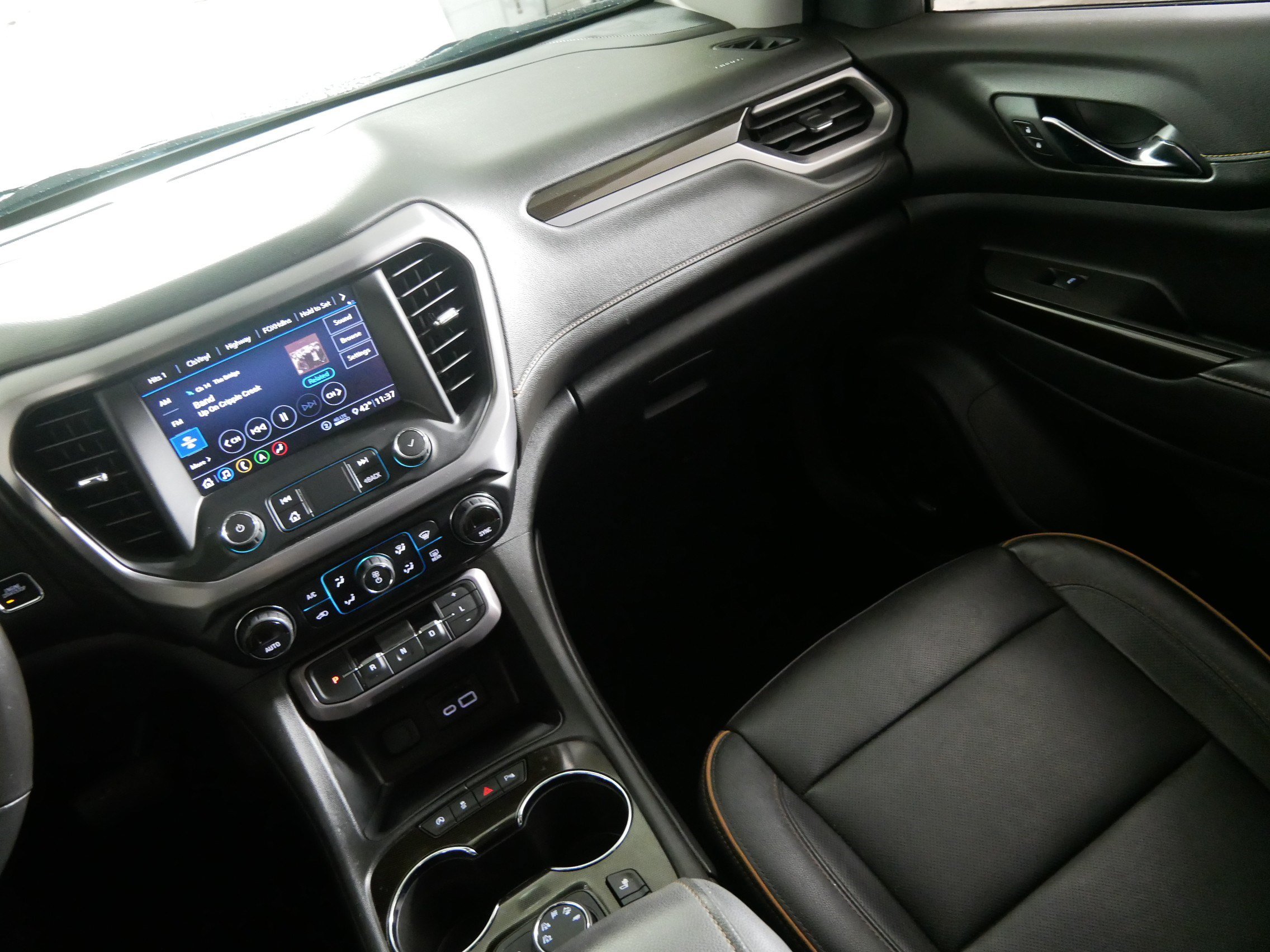 Used 2020 GMC Acadia AT4 w/ Driver Alert Package II AWD/4WD image 11
