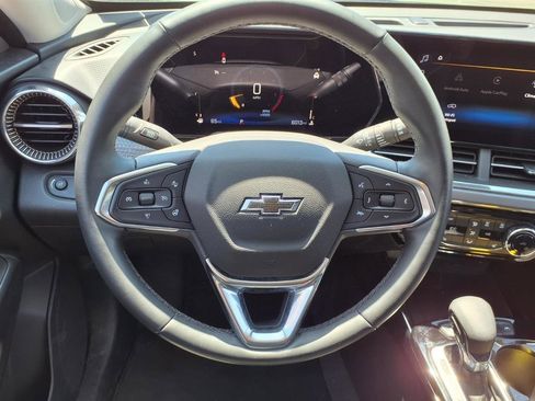 Used 2025 Chevrolet Trax ACTIV FWD image 11
