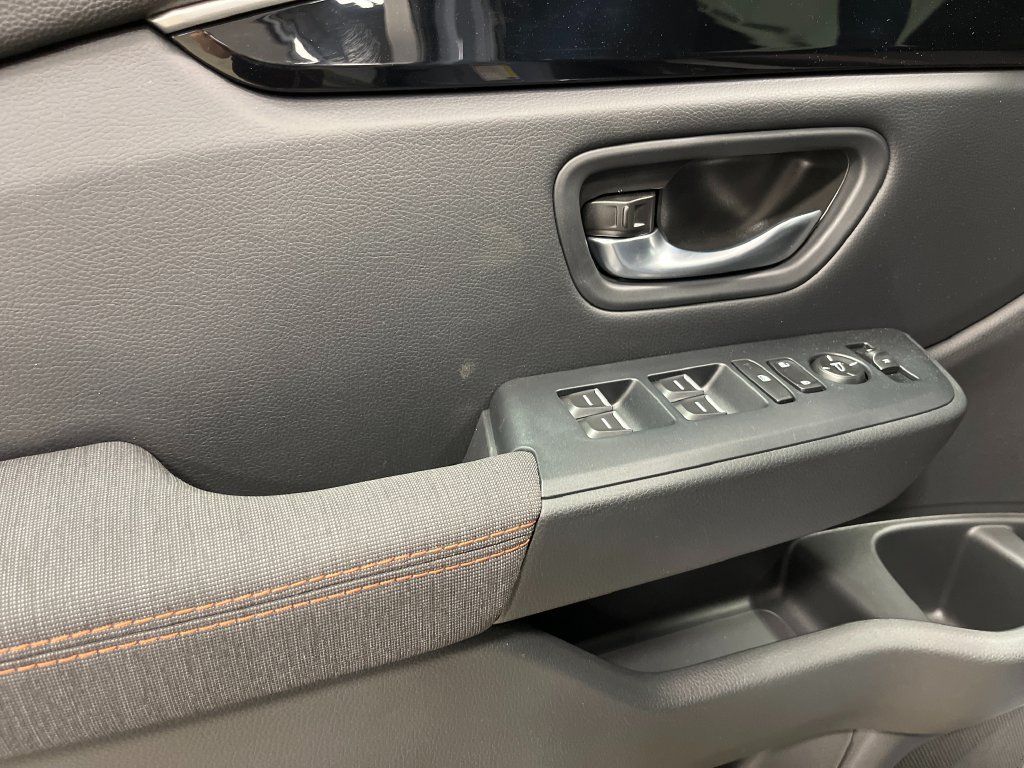 Used 2025 Honda Pilot Sport image 15
