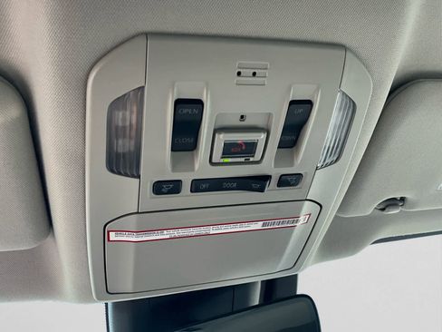 Used 2021 Toyota Highlander XLE image 28