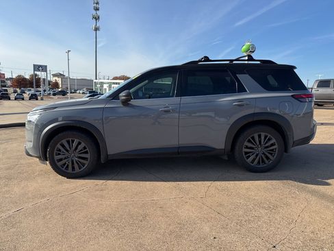 Used 2022 Nissan Pathfinder SL w/ SL Premium Package image 4