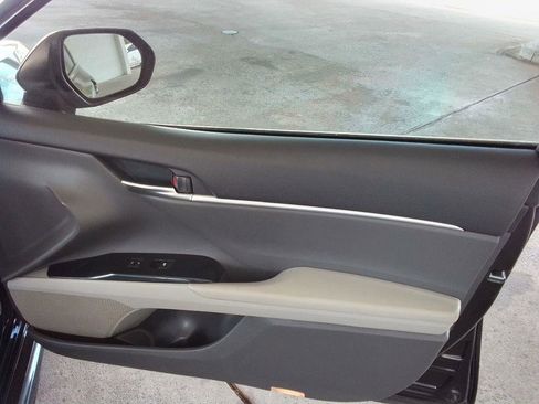 Used 2018 Toyota Camry SE w/ Convenience Package FWD image 20