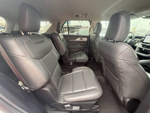 Used 2025 Ford Explorer Active w/ Active Comfort Package image 22