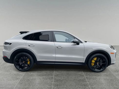 Used 2024 Porsche Cayenne Turbo GT image 6