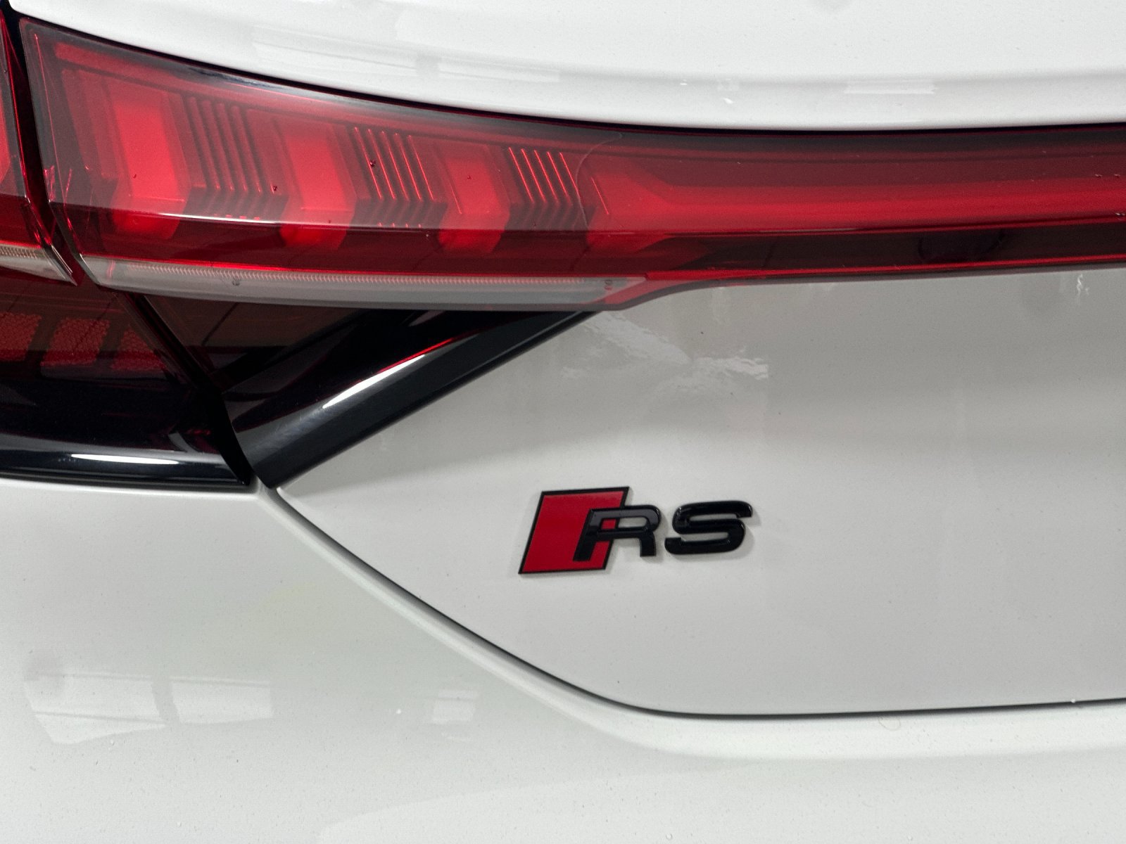 Used 2023 Audi RS e-tron GT w/ Carbon Performance Package AWD/4WD image 25