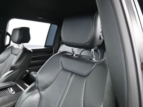 Used 2024 Jeep Wagoneer 2WD image 16