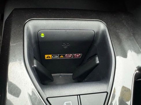 Used 2025 Toyota Crown Signia Limited w/ Advanced Technology Package image 34