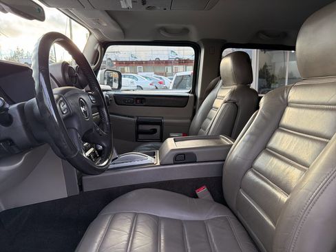 Used 2004 HUMMER H2 w/ Preferred Equipment Group image 25