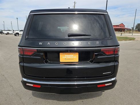 Used 2024 Jeep Wagoneer Series III w/ Premium Group I image 5