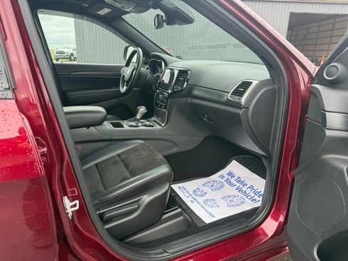 Used 2020 Jeep Grand Cherokee Altitude AWD/4WD image 19
