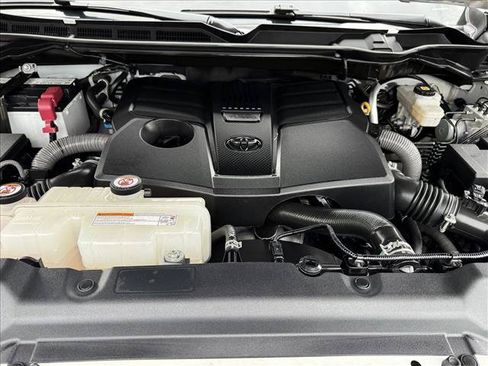 Used 2022 Toyota Tundra Limited w/ Power Package AWD/4WD image 22