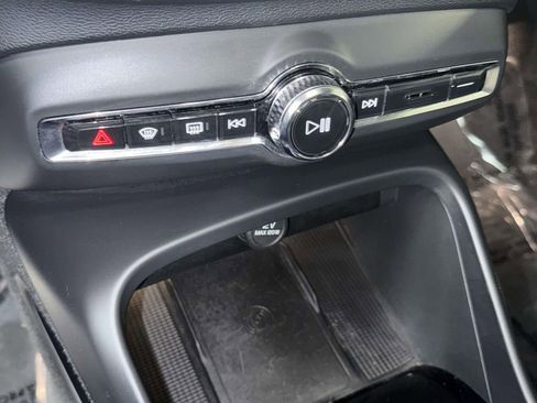 Used 2023 Volvo XC40 B5 Plus w/ Protection Package Premier image 24
