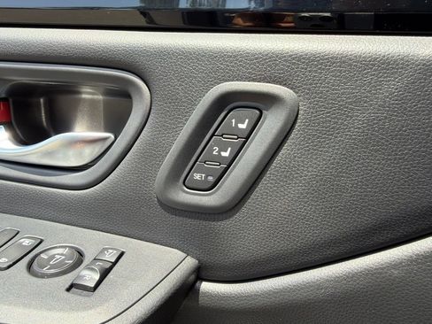 Certified 2025 Honda Pilot TrailSport image 19