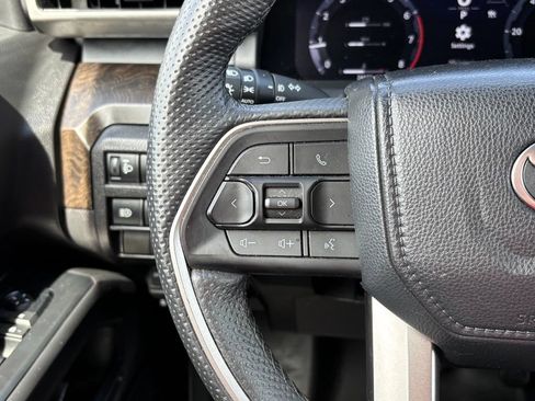 Used 2024 Toyota Tacoma Limited w/ Limited Package (LT) AWD/4WD image 18