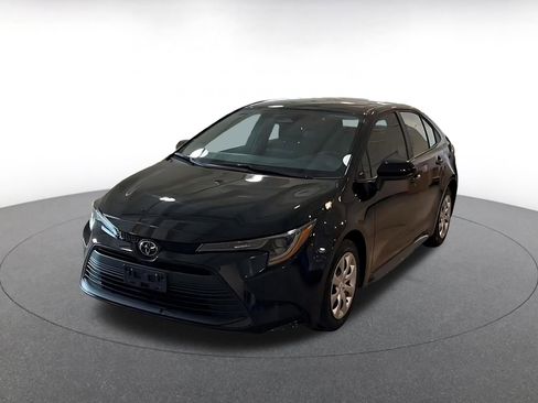 Used 2025 Toyota Corolla LE image 7