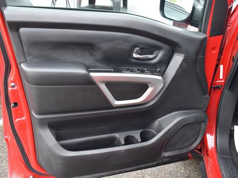 Used 2023 Nissan Titan SV w/ SV Convenience Package image 27