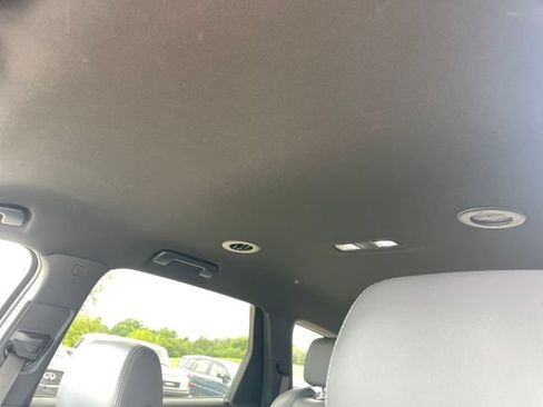 Used 2023 Buick Enclave Essence AWD/4WD image 27