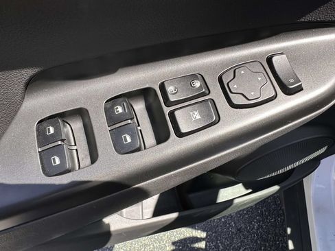 Used 2023 Hyundai Kona SE AWD/4WD image 9