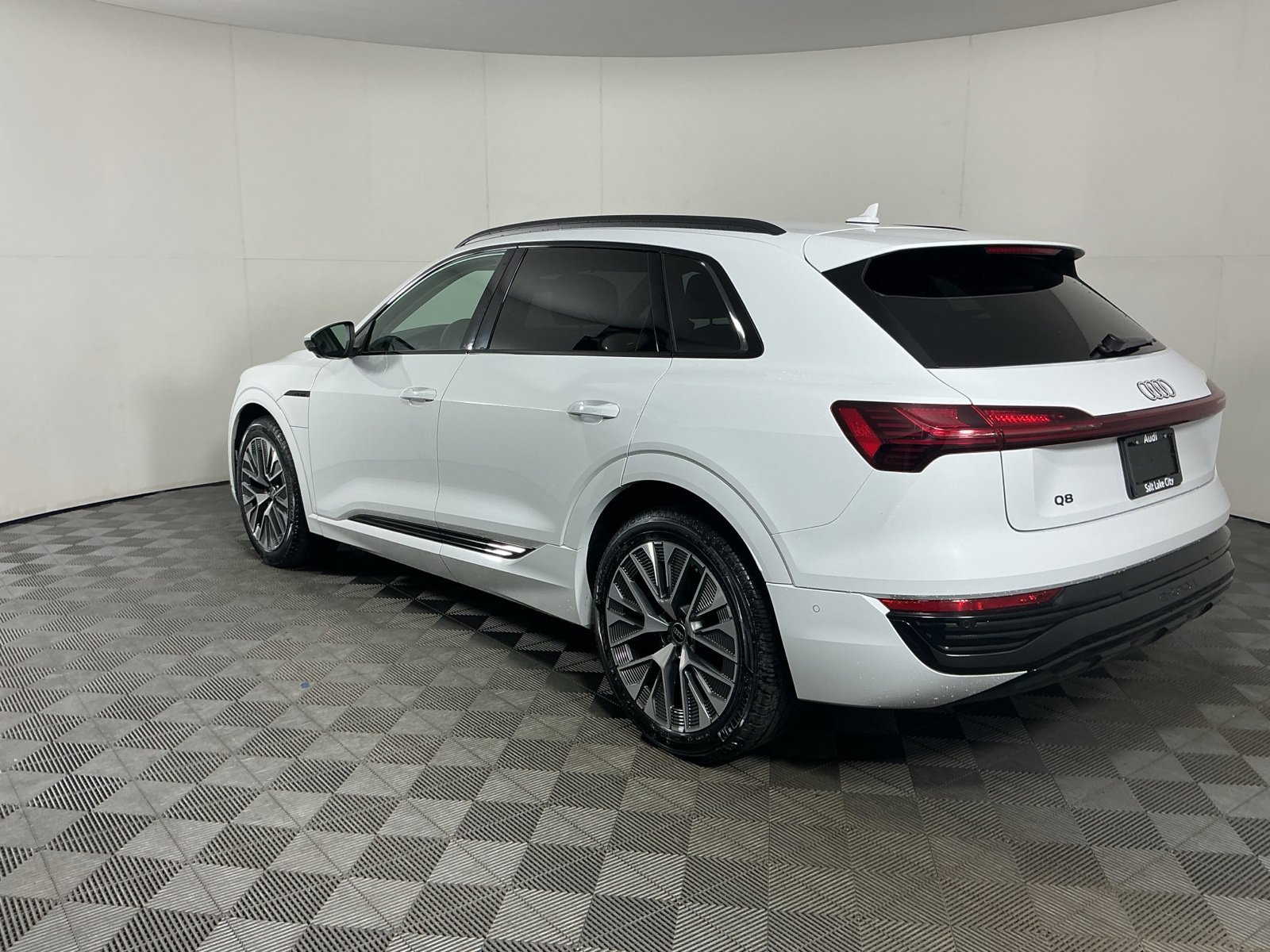 Used 2024 Audi Q8 e-tron Prestige w/ Prestige Package AWD/4WD image 6